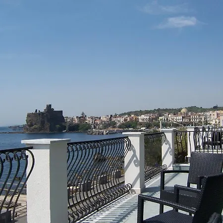 Oda ve Kahvaltı La Terrazza Aci Castello