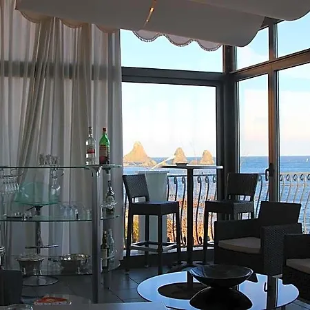 La Terrazza לינה וארוחת בוקר אצ'י קסטלו