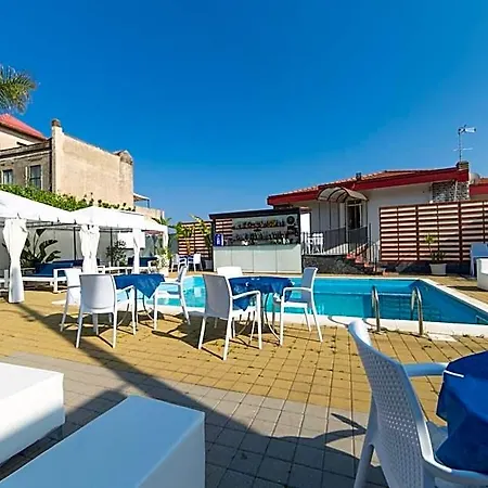 La Terrazza Nocleg ze śniadaniem Aci Castello