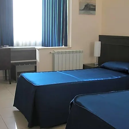לינה וארוחת בוקר La Terrazza אצ'י קסטלו