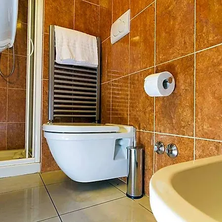 La Terrazza לינה וארוחת בוקר אצ'י קסטלו